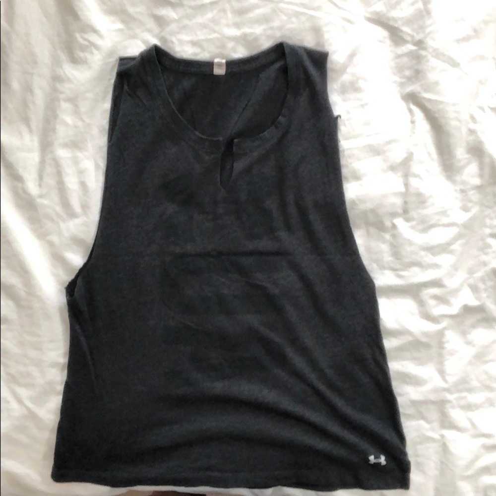 Women’s Under Armour cutoff tank